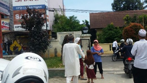 Pengemis di Masjid Al Furqon Lungsir Bandar Lampung Setiap Jumat Bisa Dapat Rp80 Ribuan