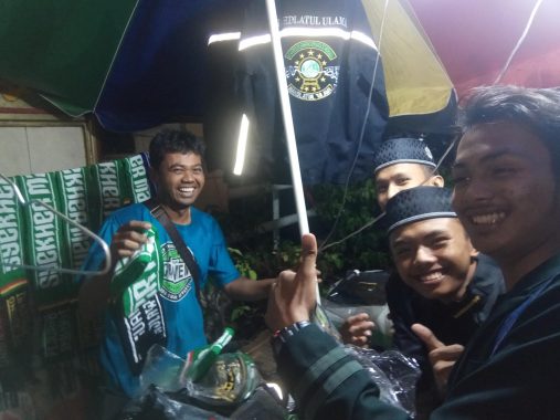 Di Bawah Guyuran Hujan, Lampung Berselawat Tetap Meriah