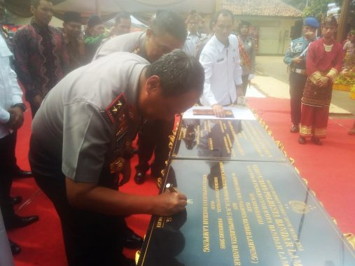 Advertorial: Wakil Ketua I DPRD Lampung Tengah Sidak ke Purnama Tunggal  Tindak Lanjuti Pembangunan SD yang Mangkrak