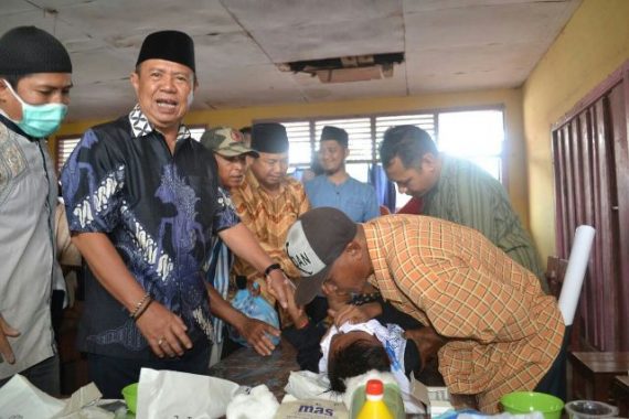 Seratusan Anak di Lampung Utara Dikhitan, Para Orangtua Doakan Wakil Gubernur Bachtiar Basri