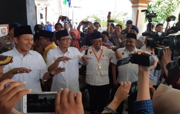 Pakai Pin Hati, Pasangan Mustafa-Ahmad Jajuli Paham Suara Hati Masyarakat Lampung