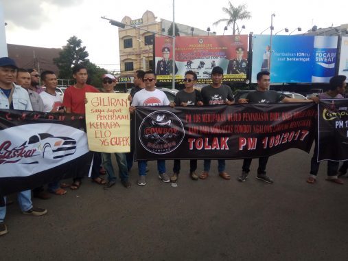 Tolak Permenhub 108/2017, Pengemudi Taksi Online Lampung Tantang Pemerintah Buka Lapangan Kerja