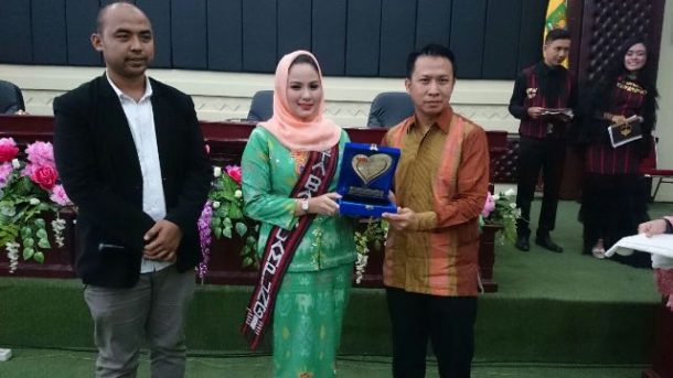 Bupati Pesawaran Dendi Ramadhona dan Wakil Bupati Lampung Selatan Nanang Ermanto Dapat Penghargaan KPGL