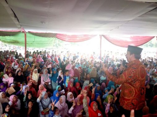 PILGUB LAMPUNG: Kampanye di Lampung Tengah, Masyarakat Ingin Herman HN Bangun Jalan Mulus