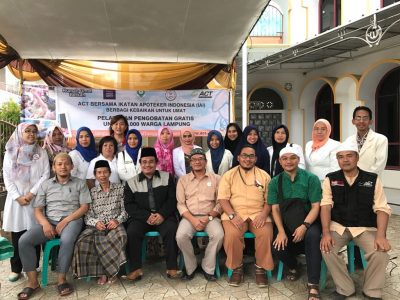 ACT dan Ikatan Apoteker Indonesia (IAI) Gelar Pengobatan Gratis di Talang Padang Tanggamus