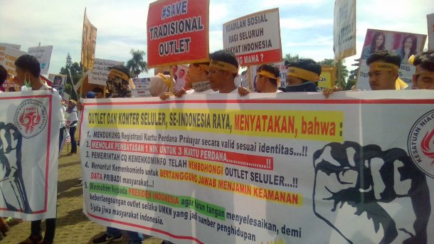 Pedagang Pulsa Lampung Demo Tolak Pembatasan SIM Card