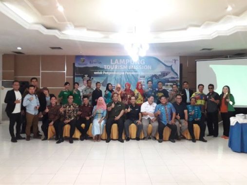 PILGUB LAMPUNG: Tarsiman Penjual Gorengan Ingin Ridho Ficardo Pimpin Lampung Dua Periode