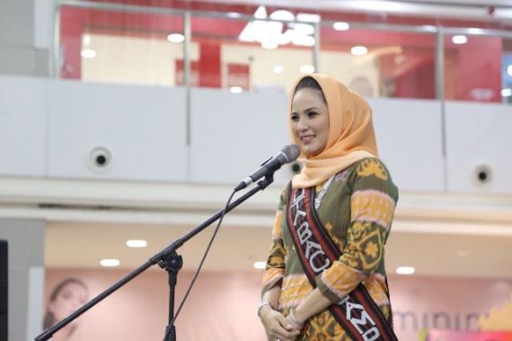 PILKADA TANGGAMUS: Kampanye di Kelumbayan, Dewi Handajani Janji Umrahkan Peserta Aktif Pengajian
