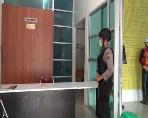 Bupati Lampung Selatan Zainudin Hasan Ditangkap KPK, Petugas Geledah Ruang Kerjanya