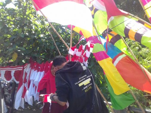 Jelang HUT RI, Penjual Bendera dan Pernak-Pernik Menjamur di Bandar Lampung
