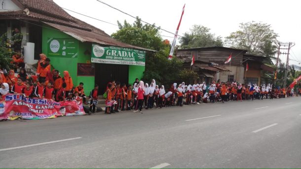 Ribuan Warga Bandar Lampung Padati Tugu Adipura, Ingin Lihat Obor Asian Games