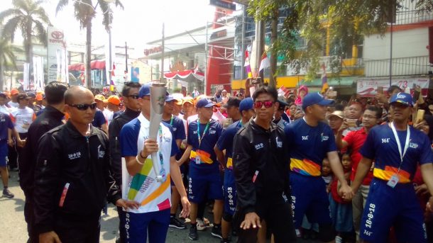 Obor Asian Games Diarak ke Tugu Adipura