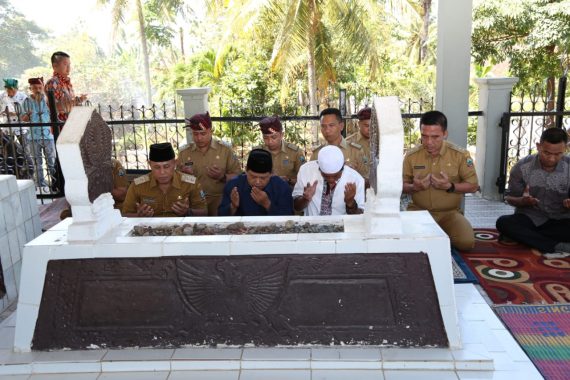Plt Bupati Lampung Selatan Ziarah Ke Makam Radin Inten II