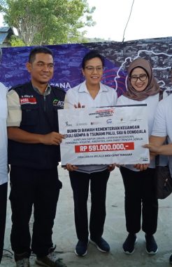 Lipsus Kemanusiaan ACT Lampung ke Palu-Donggala: Menkeu Apresiasi FLP Donasi Meja Belajar