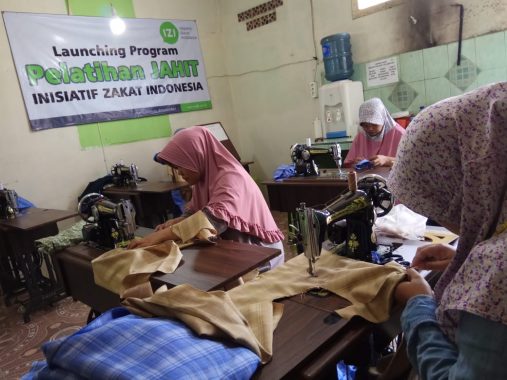 Wali Kota Bandar Lampung Herman HN Serahkan Ambulans ke Danlanal