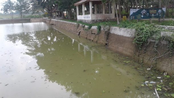 Bupati Tanggamus Dewi Handajani Santuni Korban Banjir Pekon Umbar Kelumbayan