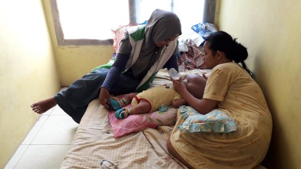 Nanang Ermanto Dampingi Sudin Salurkan Bantuan Alat Pertanian di Tanjung Bintang