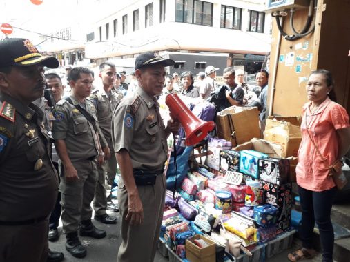 Pol PP Bandar Lampung Sosialisasikan Rencana Penertiban kepada Pedagang Pasar Tengah