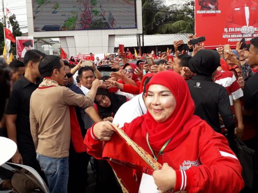 Jokowi Hendak ke Toko 