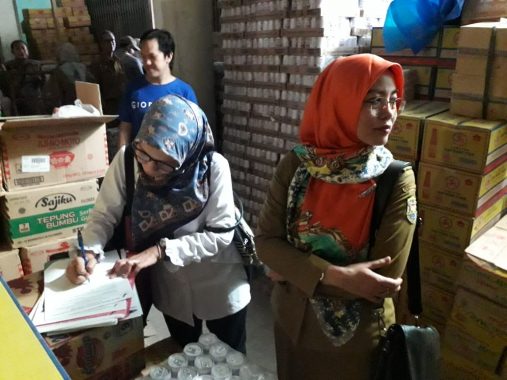 Satgas Pangan Sidak Toko-Toko di Kampungsawah Bandar Lampung, Ada Susu Ditaruh Samping Detergen