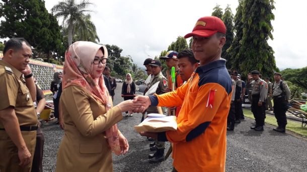 Bawaslu Bandar Lampung Tertibkan Alat Peraga Kampanye