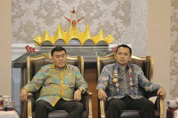 Pemkab Lampung Barat Gelar Jumat Bersih, Sekda Akmal Abd Nasir: Ini Tanggung Jawab Bersama