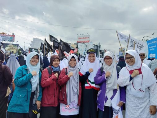 Massa Aksi di Bandar Lampung Teriakkan Takbir dan Bebaskan Uighur Serta Bentangkan Bendera Tauhid