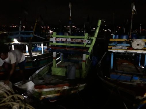 Air Pasang, Rumah Ari di Jalan Ikan Bawal Gudanglelang Hancur Terhantam Kapal Nelayan