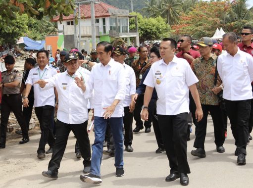 Gubernur Ridho Ficardo dan Wakil Gubernur Bachtiar Basri Dampingi Presiden Jokowi Tinjau Lokasi Bencana Tsunami