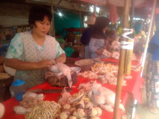 Awal Tahun Pembeli Telur di Bandar Lampung Rada Sepi