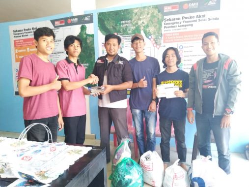 Aliansi Mahasiswa dan Pelajar Tanggamus Serahkan Rp16,7Juta ke ACT Lampung untuk Pengungsi Korban Tsunami