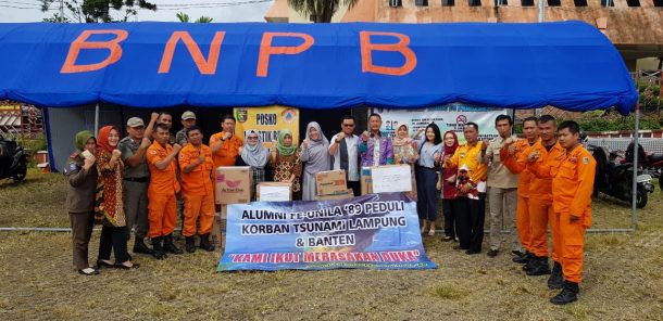 Alumni Fakultas Ekonomi Unila 1989 Serahkan Bantuan untuk Korban Tsunami ke Posko BPBD Lampung