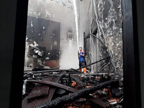 Rumah Caleg DPRD Bandar Lampung dari Gerindra MI Darma Setiyawan Terbakar, Puluhan Pemadam Usaha Padamkan Api