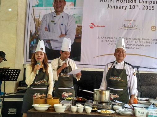 Cooking Class Hotel Horison, Chef Maman Barit dan Chef Maman Abah Jadi Pemandu Peserta