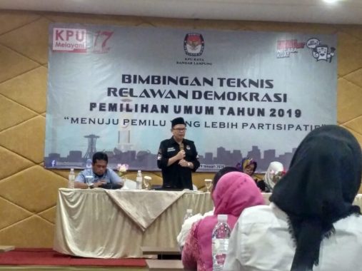 Relawan Demokrasi KPU Bandar Lampung Dikukuhkan, Salah Satunya Ustaz Somad