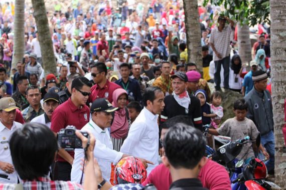Awal Tahun 2019, Jokowi Sambangi Korban Tsunami Lampung Selatan