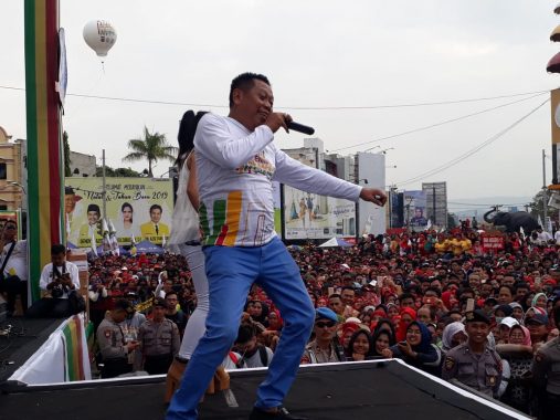 Ribuan Warga Bandar Lampung Padati Millenial Road Safety Festival di Tugu Adipura