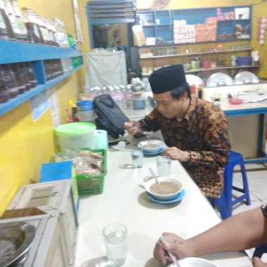 Isi Reses, Mufti Salim Sambangi Warga Kampung Fajar Mataram Seputih Mataram