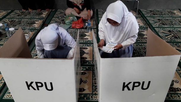Manajemen SMA Al Azhar 3 Senang Siswanya Diberi Pemahaman Pemilu oleh KPU Bandar Lampung