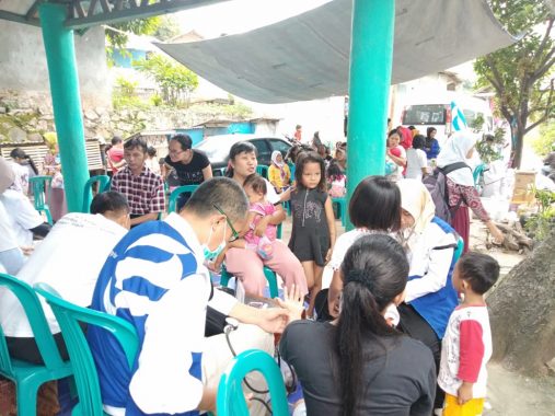 Mobil Sehat PGN dan Rumah Zakat Pengobatan Gratis di Way Lunik Panjang Bandar Lampung