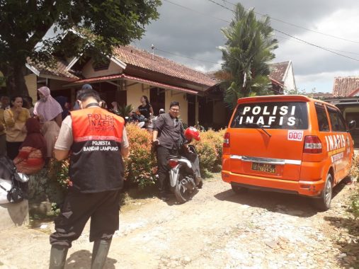 Ikaslom Salurkan Bantuan untuk Korban Banjir Bandang Sentani ke ACT Lampung