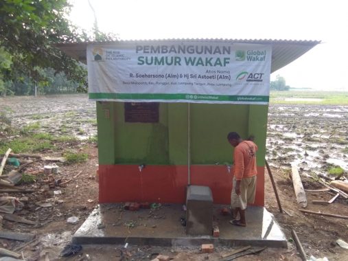 Sumur Wakaf di Dusun Mohopahit Kecamatan Punggur Lampung Tengah Segera Rampung, Ini Doa Petani di Sana