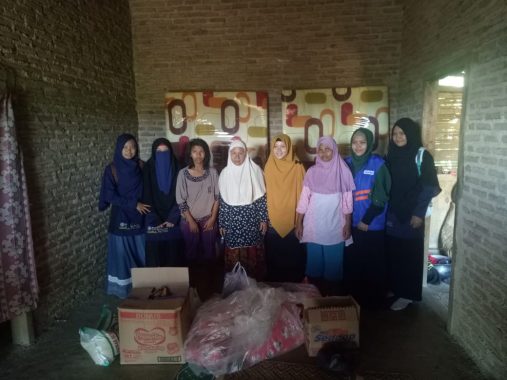 DT Peduli Lampung dan UKM Darul Fatah Salurkan Bantuan untuk Ibu Sarmah di Way Lima Pesawaran