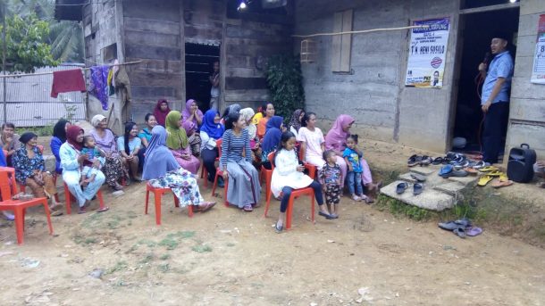 Caleg DPRD Tanggamus Apriwasa Bikin Pelatihan Bikin Sabun Cuci Cair, Emak-Emak Antusias
