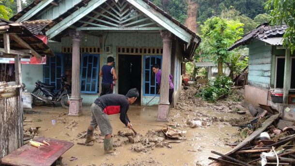 Banjir Bandang Landa Sigi Sulawesi Tengah, Relawan MRI-ACT Siapkan Posko Pengungsi