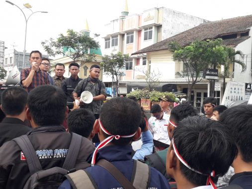 Aparat Kepolisian Amankan Demo KAMMI di Kantor KPU Lampung