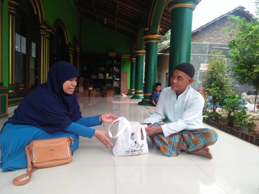 Advertorial: Program Parosil-Mad Hasnurin Hebat, Bagikan Seragam ke Semua Siswa di Lampung Barat