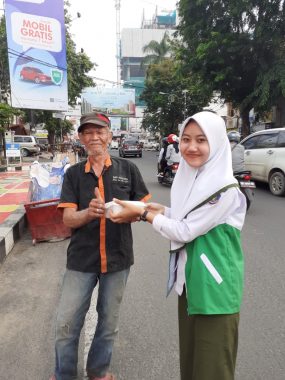 Komunitas Peduli Generasi Lampung Keliling Kota Bagikan Makanan Berbuka Puasa