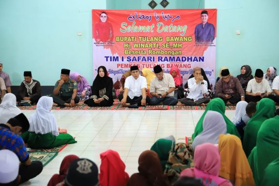 Bupati Tanggamus Dewi Handajani Safari Ramadan ke Pekon Sidorejo