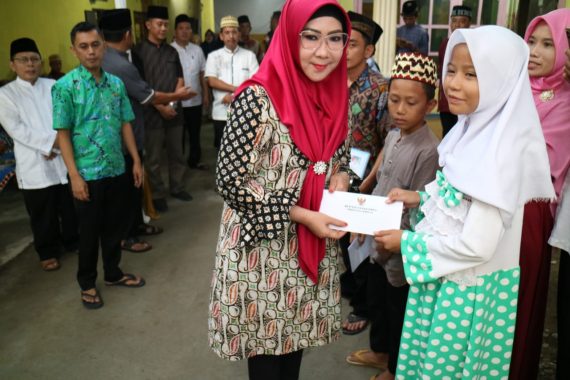 Bupati Tanggamus Dewi Handajani Safari Ramadan di Pekon Padangratu Kecamatan Limau